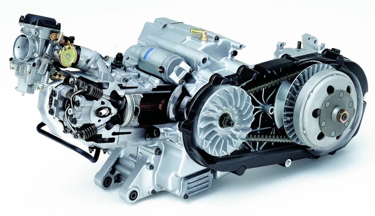 Działanie sprzęgła w skuterze: poznaj sekret napędu swojego pojazdu