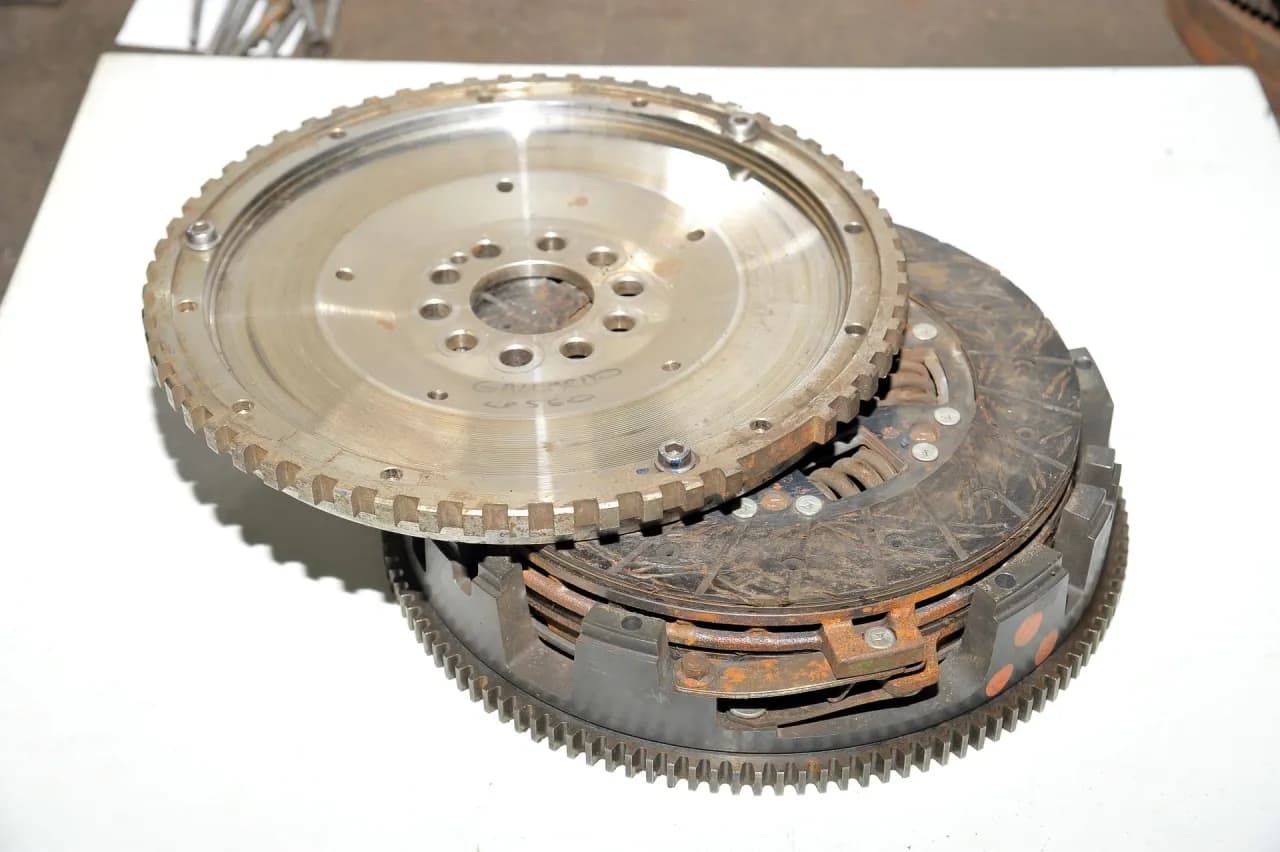 Ile kosztuje wymiana sprzęgła Peugeot 206? Ceny i porady serwisów 2025