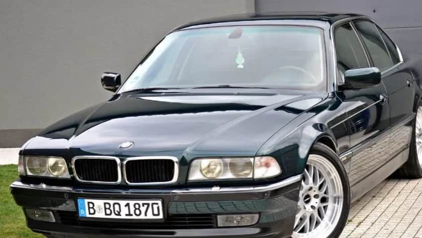 BMW 750 iL – wyjątkowa limuzyna z niezawodnym silnikiem V12