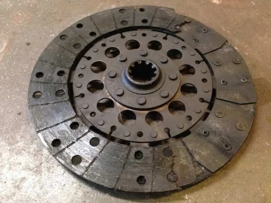 Najczęstsze objawy awarii sprzęgła: poznaj 8 niepokojących sygnałów