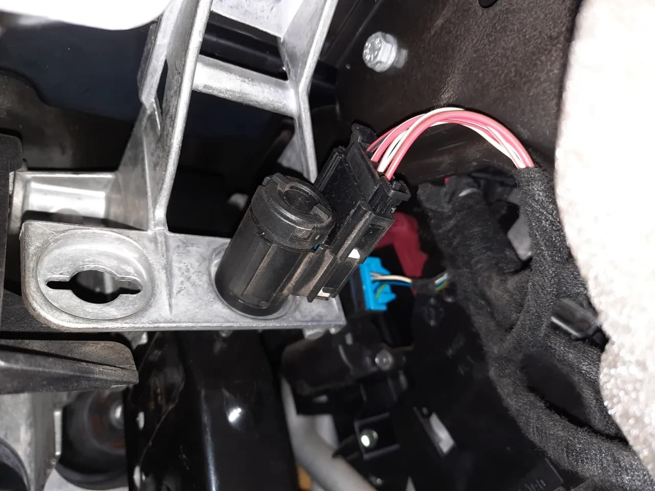 Wszystkie objawy uszkodzonego czujnika położenia sprzęgła w Audi A4 B6