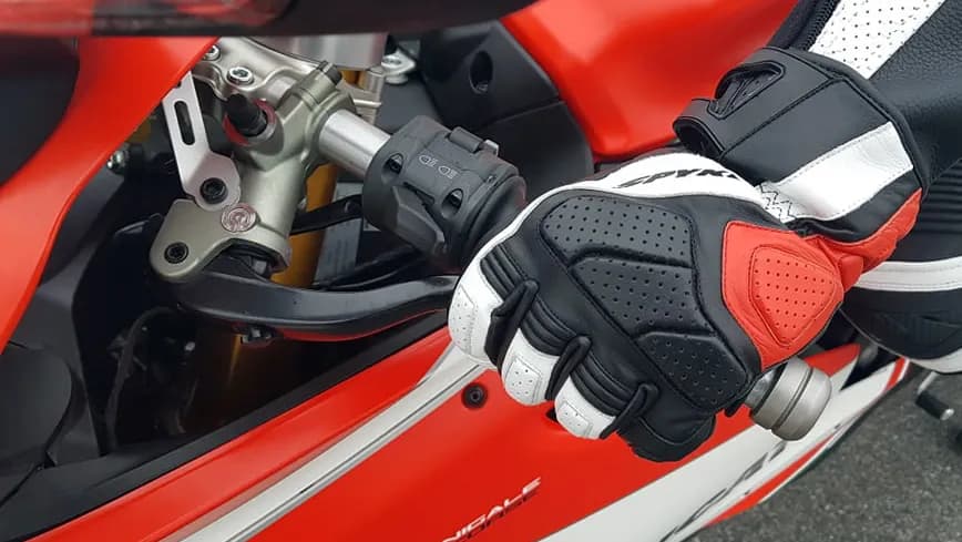 Gdzie jest sprzęgło w motorze? Kompleksowy poradnik dla mechaników